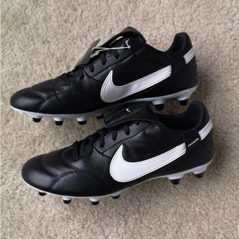 Nike Premier 3 black cleats Men's size 7 Women's Size 8.5